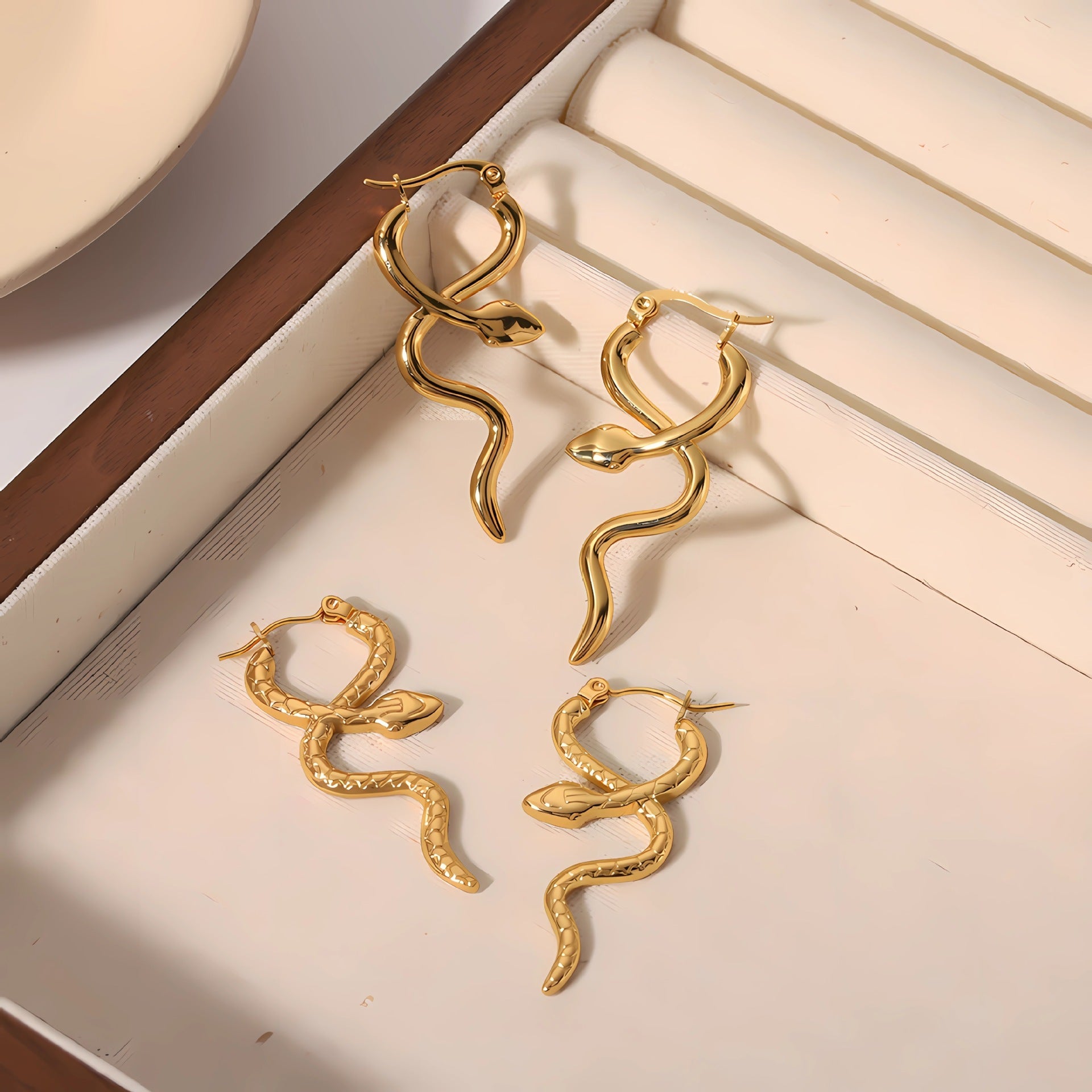 Serpentine Titanium Steel Ear Clip