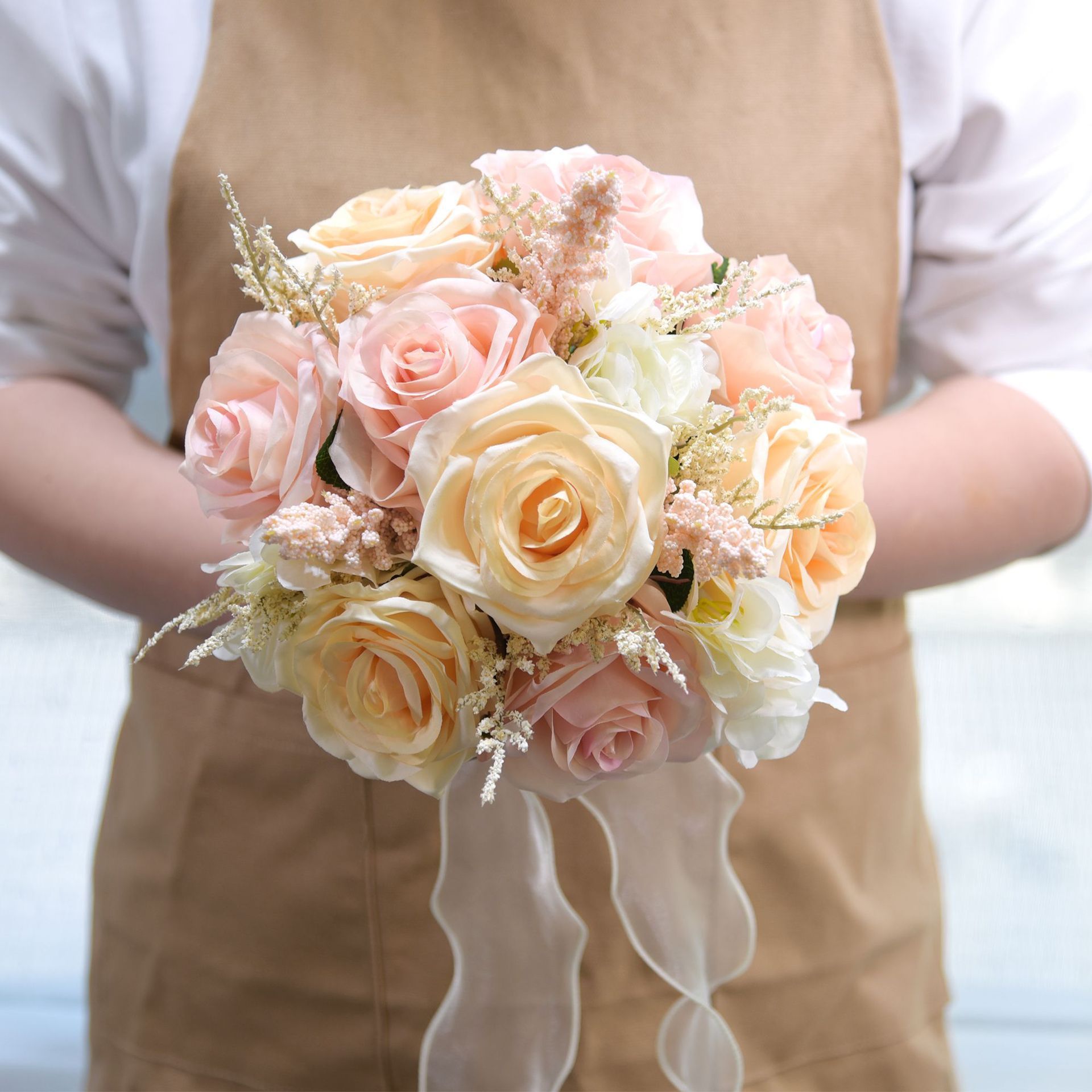 Outdoor Hand Bouquet Wedding Photography Prop