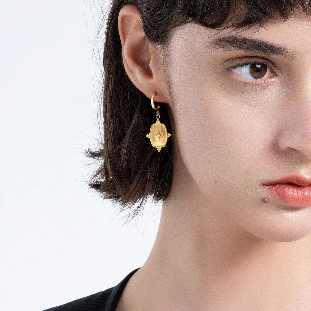 18K Gold Titanium C-Shaped Block Earrings