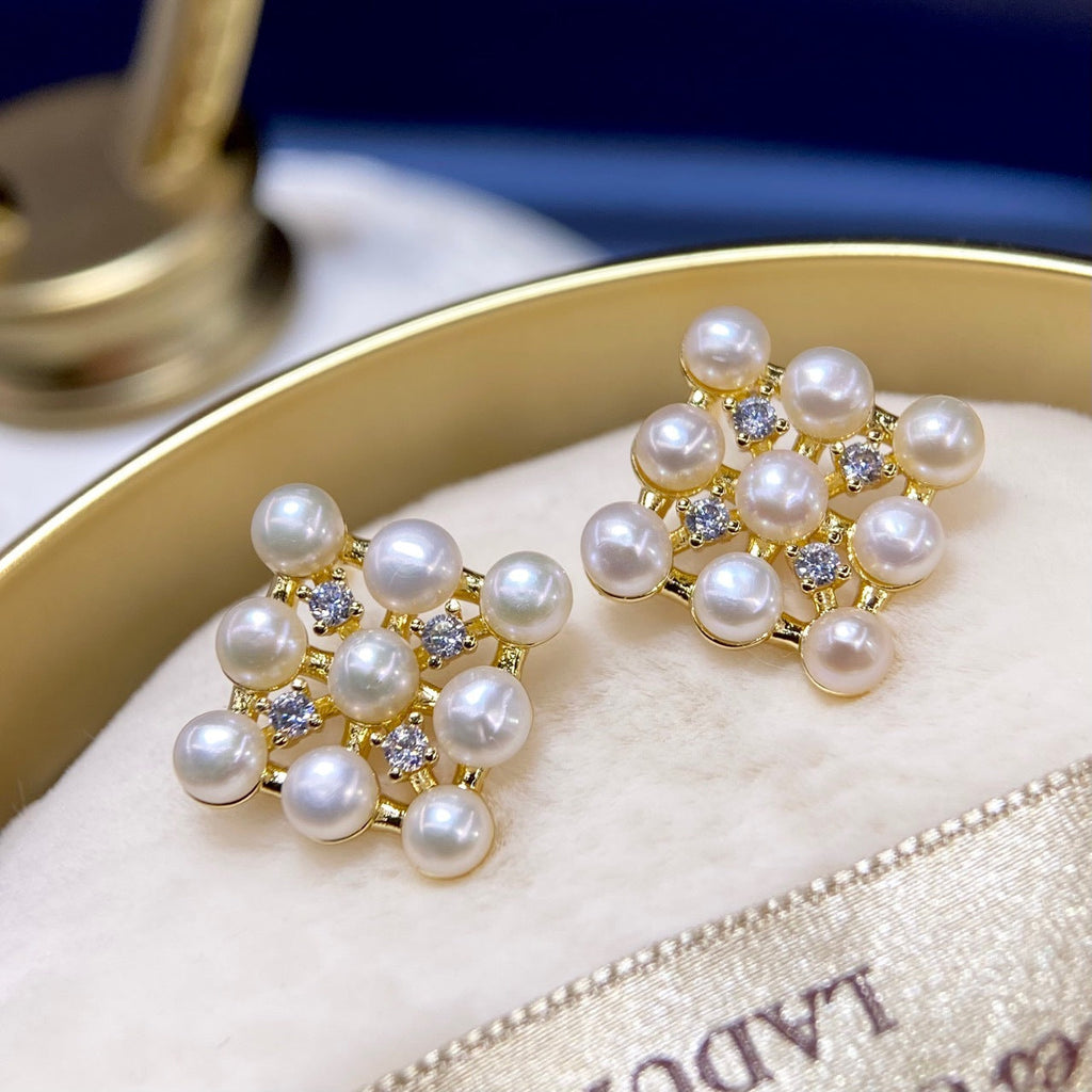 Light Luxury Natural Freshwater Pearl Ear Studs